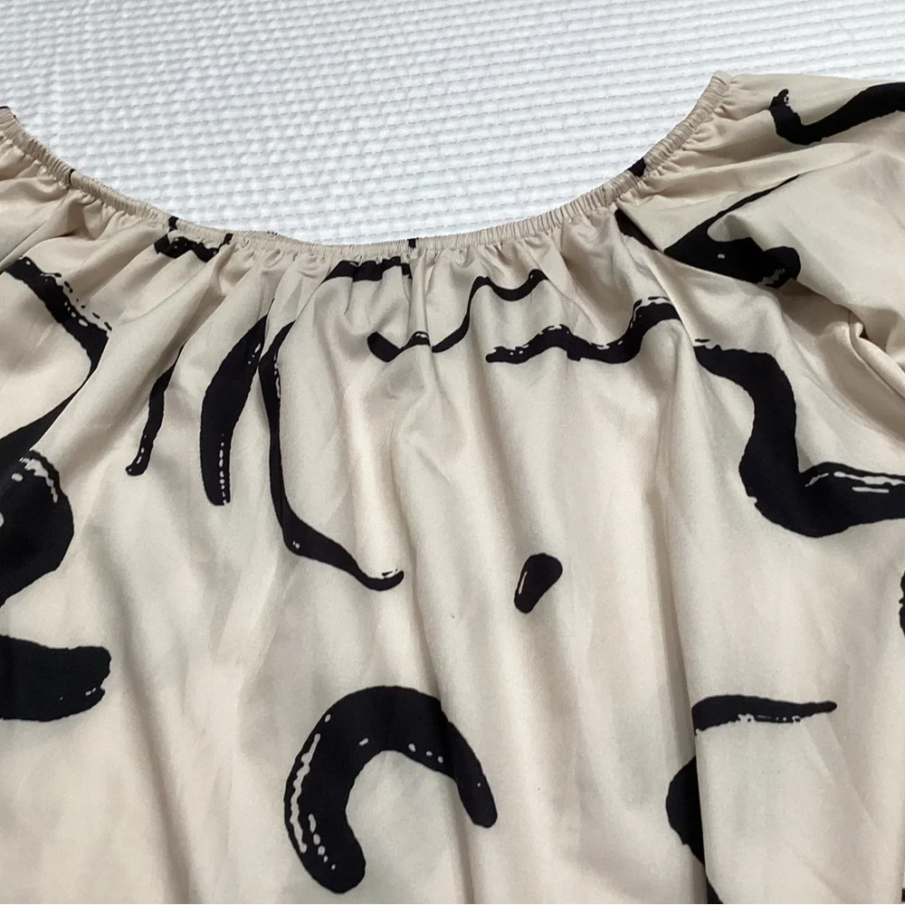 Elegant Cream and Black Women's Top - Picture 7 of 8